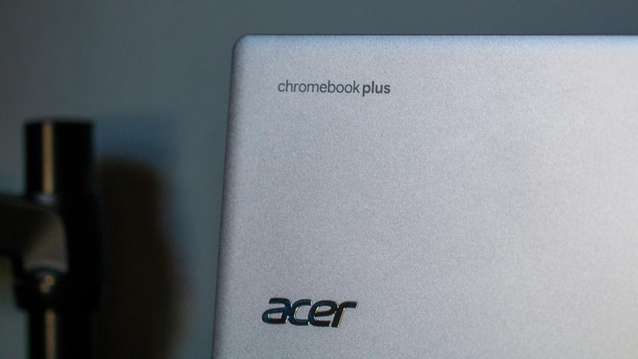  Acer Chromebook Plus 515 lid. 