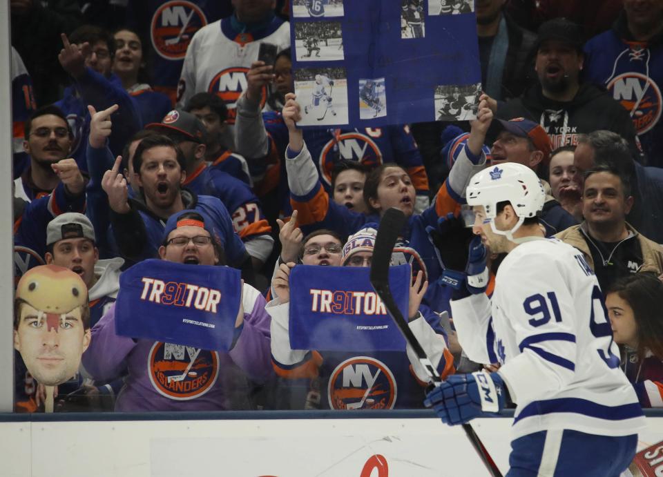 <h1 class="title">Toronto Maple Leafs v <a class="link " href="https://sports.yahoo.com/nhl/teams/ny-islanders/" data-i13n="sec:content-canvas;subsec:anchor_text;elm:context_link" data-ylk="slk:New York Islanders;sec:content-canvas;subsec:anchor_text;elm:context_link;itc:0">New York Islanders</a></h1><cite class="credit">Bruce Bennett</cite>