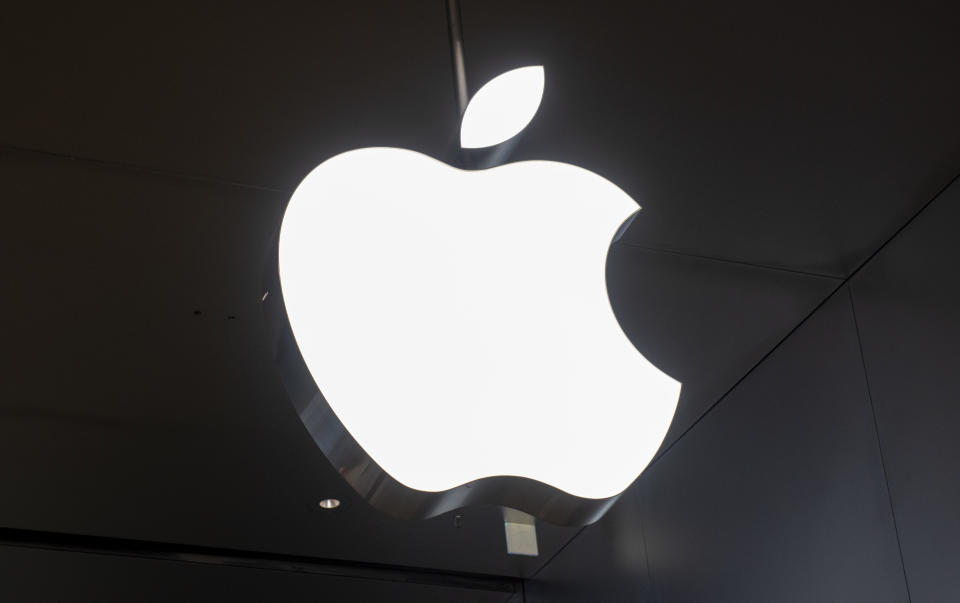 HONG KONG, CHINA - 2019/08/30: American multinational technology company Apple store and logo seen in Hong Kong. (Photo by Budrul Chukrut/SOPA Images/LightRocket via Getty Images)