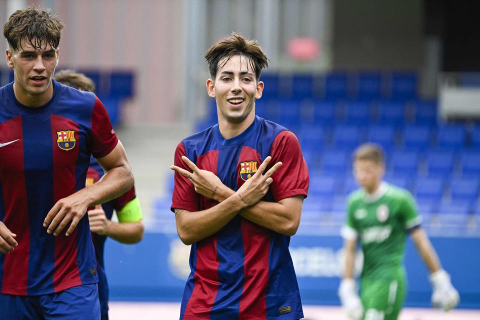 Barcelona reach renewal agreement with 18-year-old quarry winger