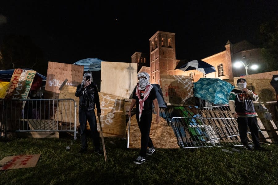 TOPSHOT – Pro-Palestinian demonstrators regroup and rebuild the barricade surrounding the encampment set up on the campus of the University of California Los Angeles (UCLA) as clashes erupt with counter protesters, in Los Angeles on May 1, 2024. Clashes broke out on May 1, 2024 around pro-Palestinian demonstrations at the University of California, Los Angeles, US television media footage showed, as universities around the United States struggle to contain similar protests on dozens of campuses. (Photo by ETIENNE LAURENT / AFP) (Photo by ETIENNE LAURENT/AFP via Getty Images)