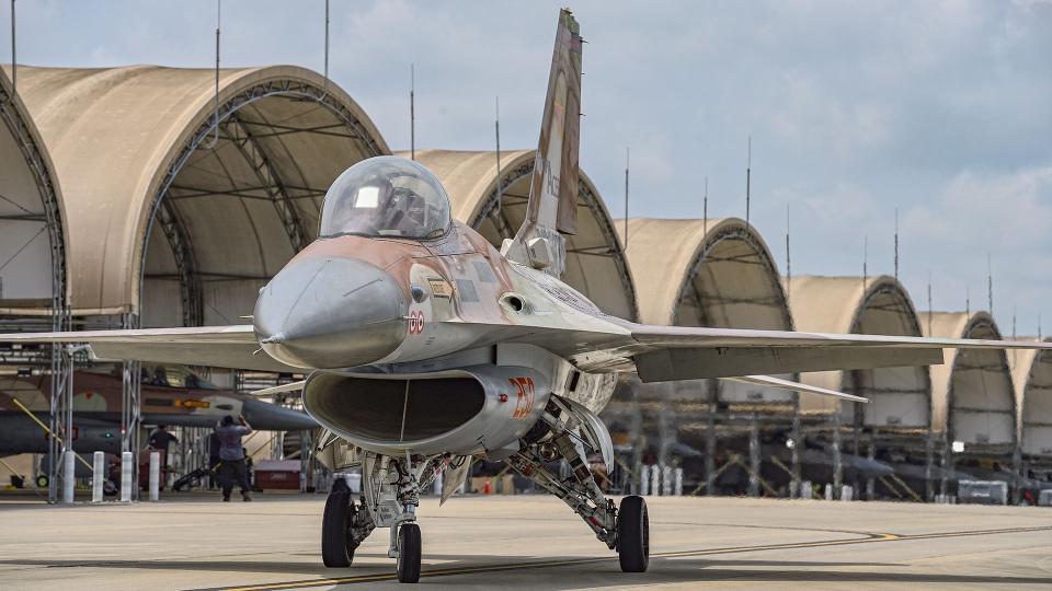 A Top Aces F-16A taxies at Eglin AFB. <em>Jamie Hunter</em>