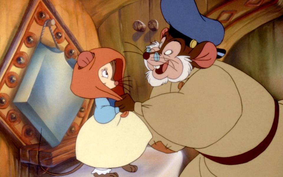 Tanya and Papa Mousekewitz, voiced by Amy Green and Persoff, in An American Tail - Everett Collection Inc/Alamy 