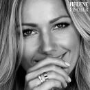 "Helene Fischer" heißt das 2017 erschienene Album der 36-jährigen personifizierten Schlagerqueen. Der schlichte Titel suggeriert ein Maximum an Nähe. Wobei: So richtig anfassbar und persönlich sind die Songs nicht. (Bild: Electrola)