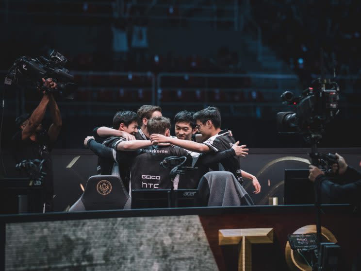 Team SoloMid huddle at MSI (lolesports)