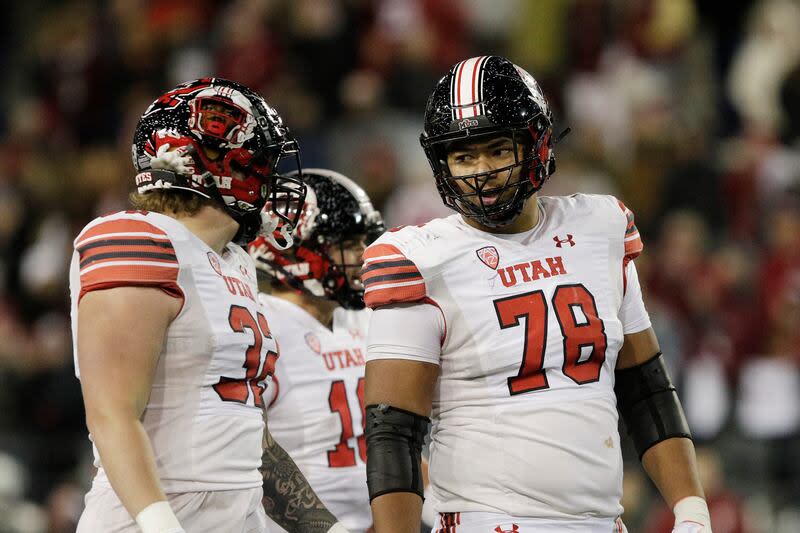 Utah tight end Logan Kendall (32) and Utah offensive lineman Sataoa Laumea (78) speak during game against Washington State, Thursday, Oct. 27, 2022, in Pullman, Wash. | Young Kwak