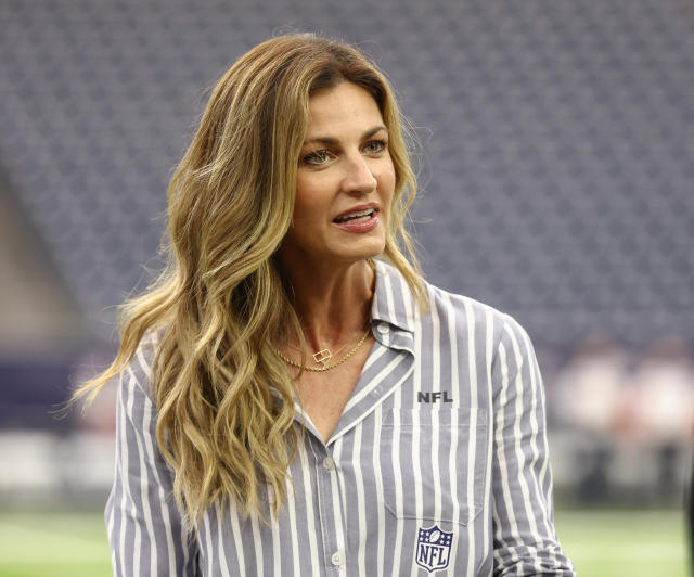 Who are the Cowboys-Patriots announcers today on FOX? All about