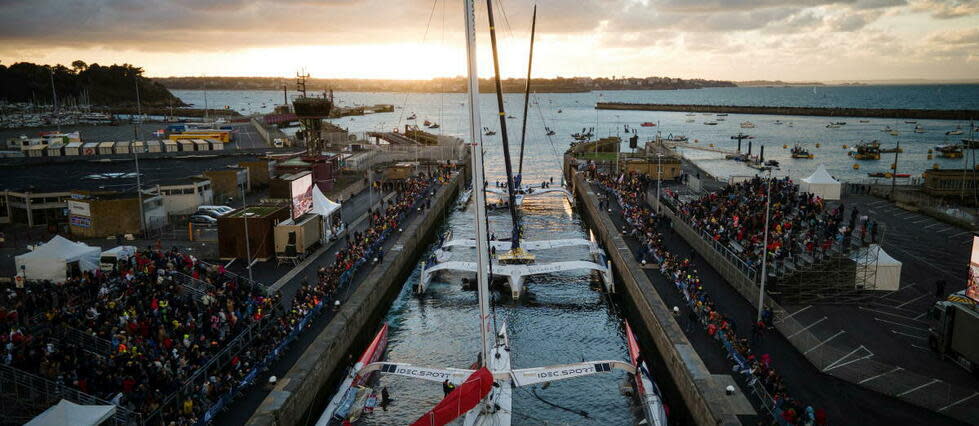 Les géants de la catégorie Ultim avant le départ à Saint-Malo.    - Credit:LOU BENOIST / AFP