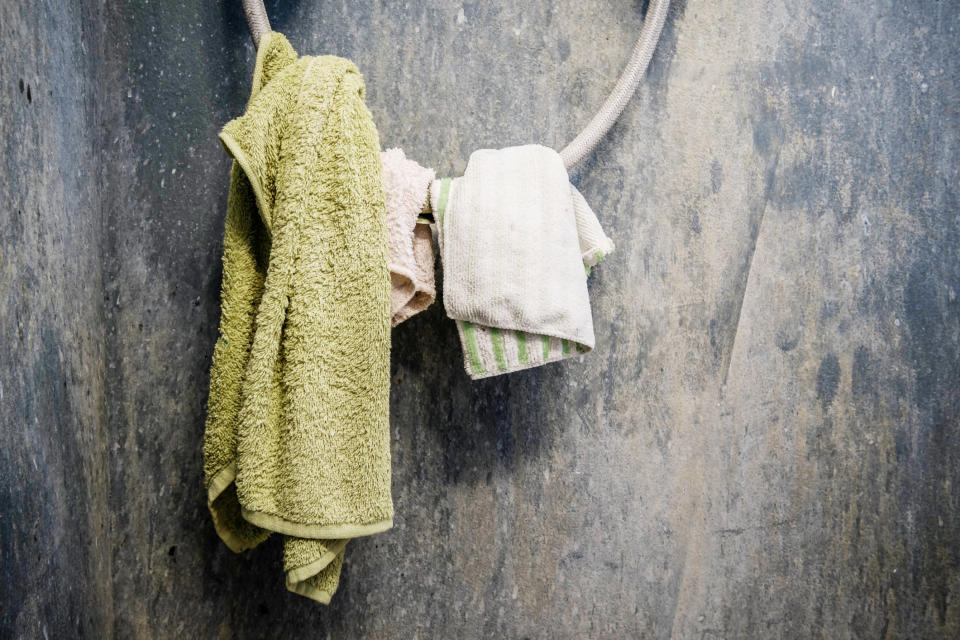 ▲被替換掉的舊毛巾、浴巾，如果布料仍完好，可以花點巧思DIY，讓舊物再利用。（圖／信義居家提供）