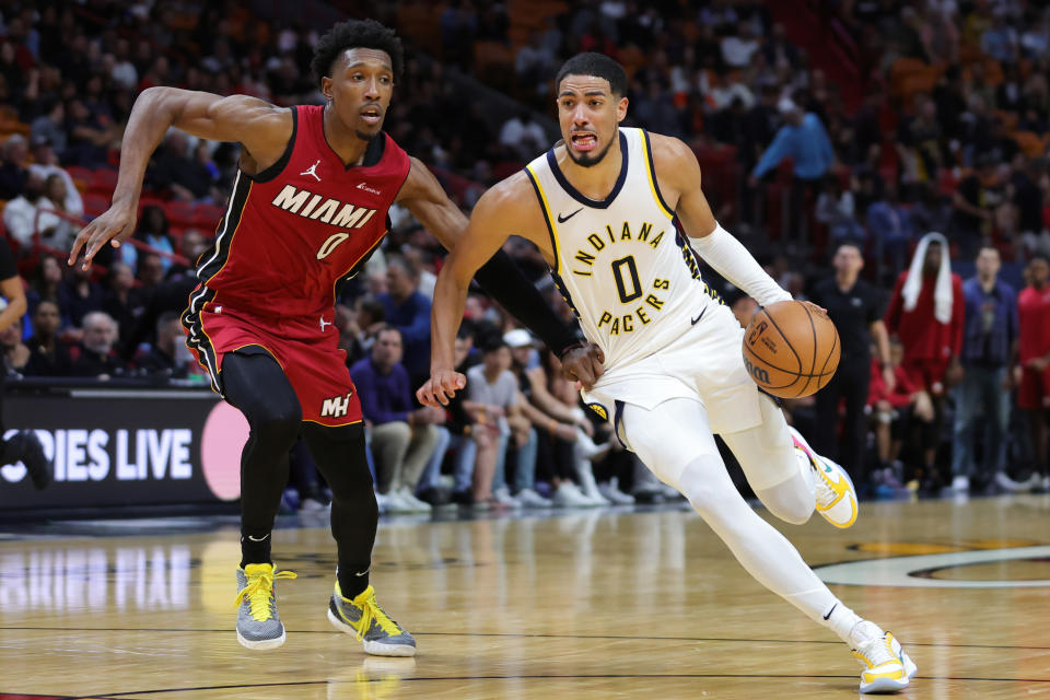 Tyrese Haliburton（持球者）。（NBA Photo by Megan Briggs/Getty Images）