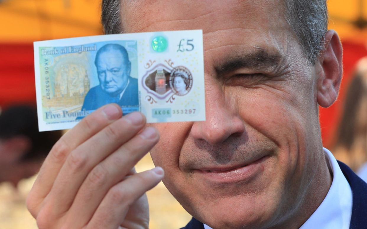 Bank of England Governor Mark Carney inspects the new plastic £5 note but does not spot incorrect grammar -  Jonathan Brady