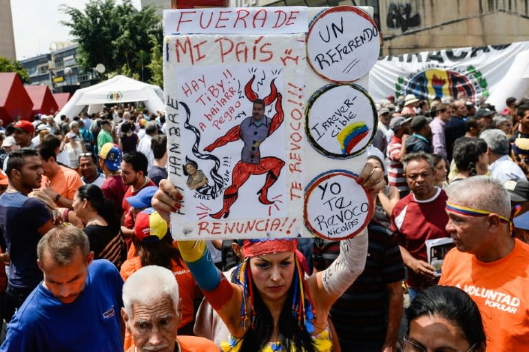 Venezuelan anti-government demonstrators, pictured here in Caracas on April 27, 2016, hope to hold a referendum on cutting short the presidential term of Nicolas Maduro