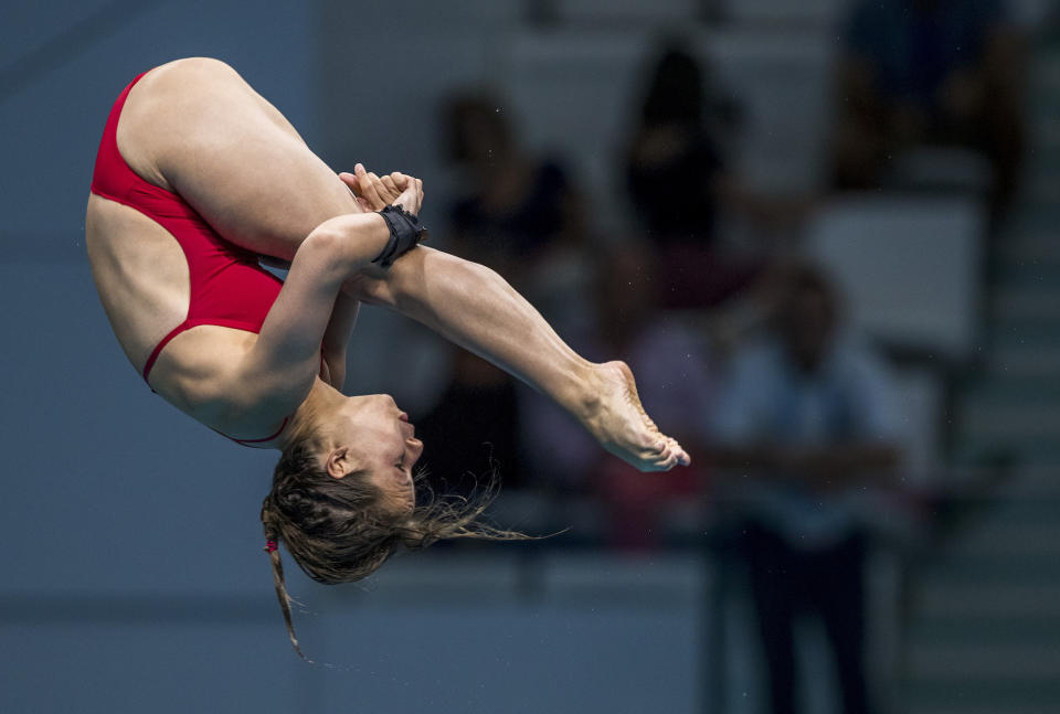 <p>Trotz dieses spektakulären Sprungs kann sich Maria Kurjo aus Deutschland bei der Schwimm-WM in Budapest nicht für das Finale im Wasserspringen qualifizieren. (Bild: Jens Büttner/dpa) </p>