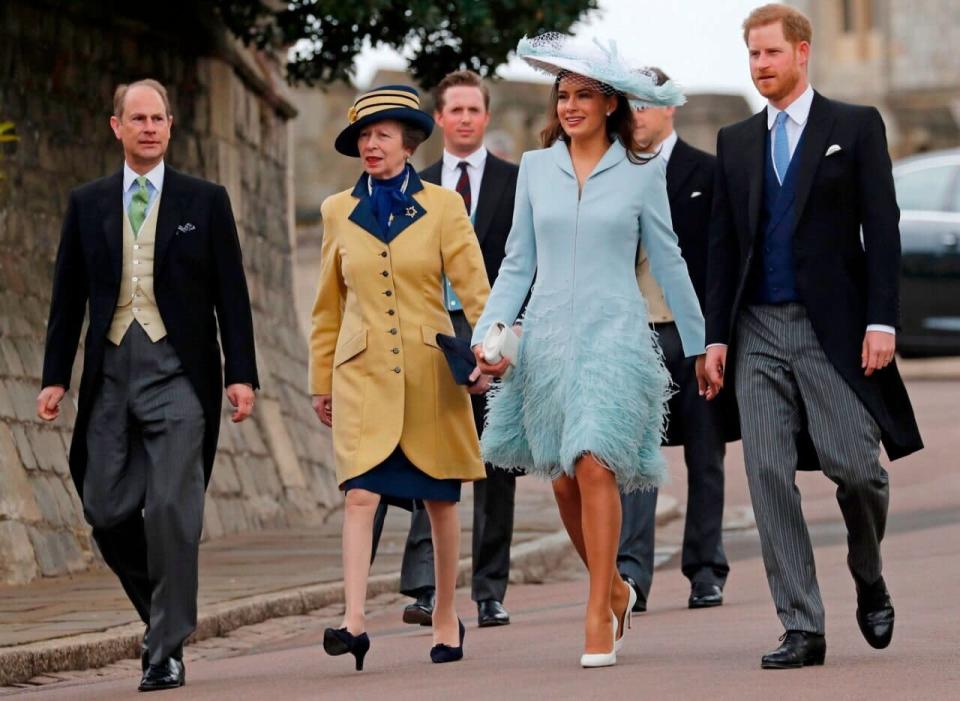 Prinz Edward, Prinzessin Anne, Sophie Windsor und Harry treffen zur Hochzeit ein. [Foto: Getty]
