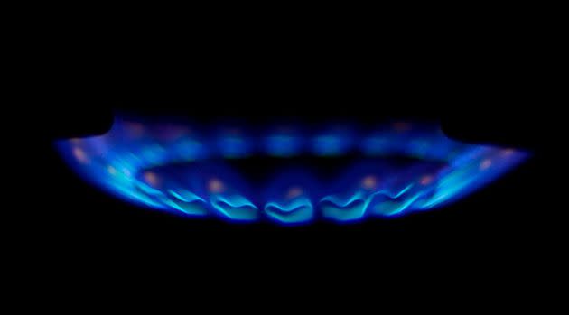 The flame of the gas stove is blue when it is burning a pot on it (Photo: Kriswanto Ginting via Getty Images)