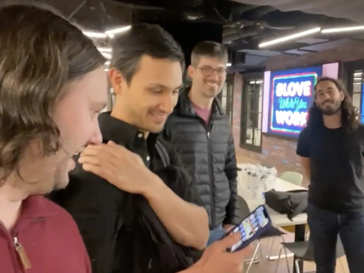 Video shows Twitter employees who rejected Elon Musk counting down the seconds u..