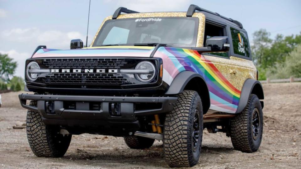 Bronco雖然不必特別打廣告就已經賣到翻，但原廠為了呼應「Pride Month」，特地帶來一輛Bronco Pride。（圖片來源/ Ford）