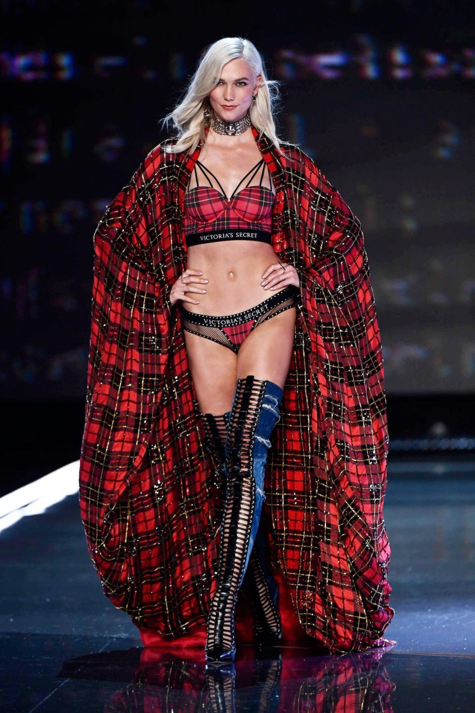 Karlie Kloss walks the Victoria's Secret runway on November 20, 2017.