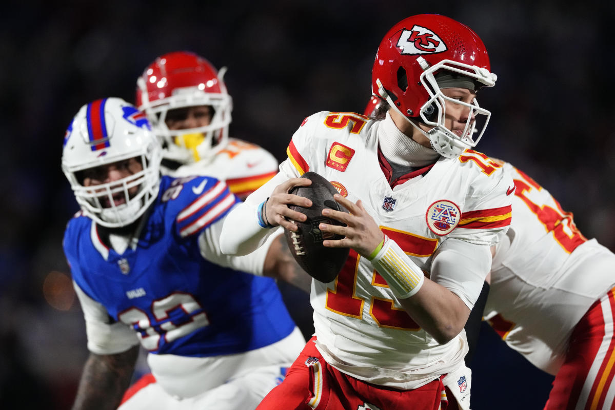 Wide right! Missed Bills FG helps Chiefs reach AFC title game
