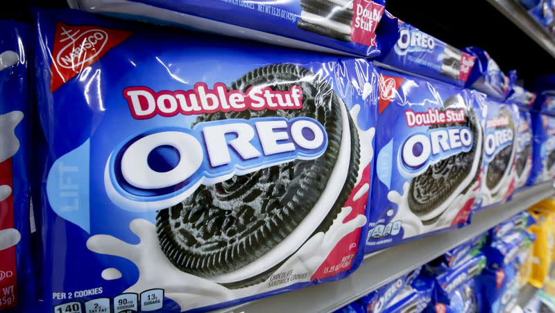 Packages of Nabisco Double Stuf Oreo cookies line a shelf in a market in Pittsburgh, Wednesday, Aug. 8, 2018. MIT researchers explored the methods to perfectly splitting an Oreo cookie.