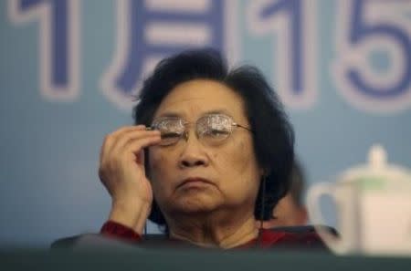 Pharmacologist Tu Youyou attends a award ceremony in Beijing, November 15, 2011. REUTERS/Stringer CHINA OUT