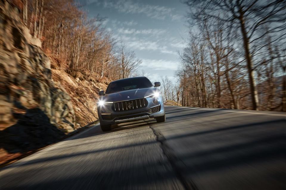 17895-MaseratiLevanteHybrid.jpg