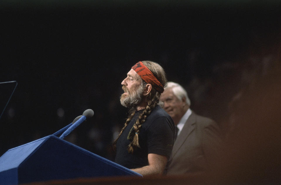 Willie Nelson speaking at the 1980 Democratic National Convention in NYC. (Photo: AP)