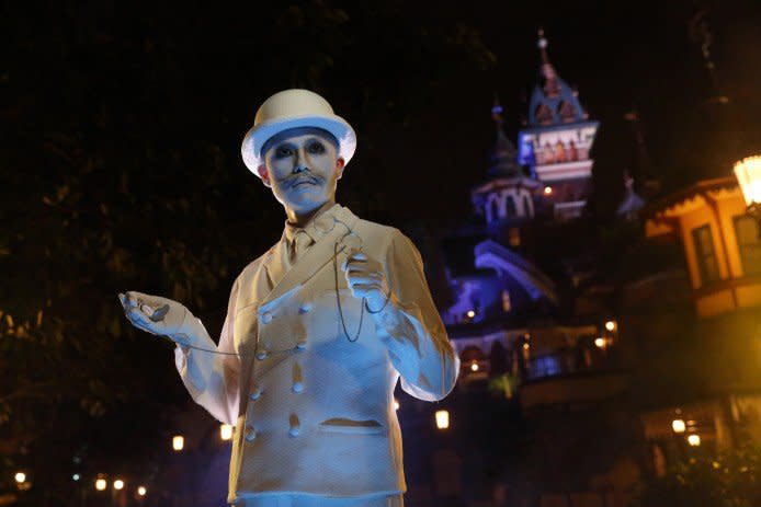 Disney Haunted Halloween_Mystic Point_Time Keeper_1