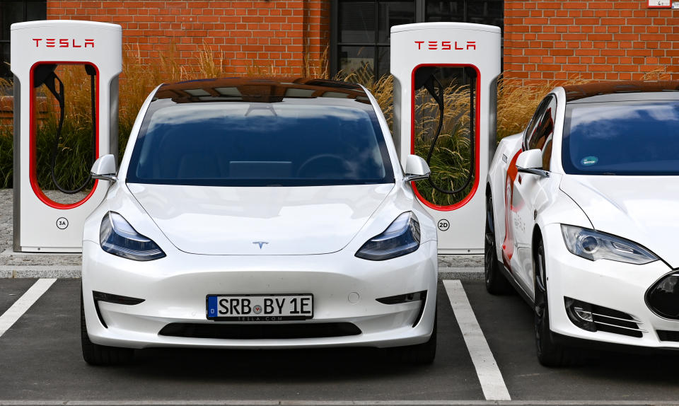 10 September 2020, Berlin: Tesla cars are parked in front of the new Tesla V3 superchargers of the latest generation on the Euref Campus Berlin. As one of the first locations in Germany, the new Tesla fast charging station will be put into operation here. Photo: Jens Kalaene/dpa-Zentralbild/dpa (Photo by Jens Kalaene/picture alliance via Getty Images)