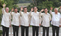 FILE - APEC leaders wearing the traditional "barong tagalog" from the Philippines wave during a group photo in Subic Bay, west of Manila. From left: then Australian Prime Minister John Howard, Brunei's sultan Hassanal Bolkiah, then Chilean President Eduardo Frei, then Chinese President Jiang Zemin, then Hong Kong Financial Secretary Donald Tsang, and then Indonesian President Suharto., Nov. 25, 1996. Chinese state TV said Wednesday, Nov. 30, 2022, that Jiang has died at age 96. (AP Photo/Bullit Marquez, File)