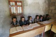 Yemeni Jewish boys read the Torah at a Hebrew school in the northwestern Yemeni town of Raida in this February 20, 2009 file photo. REUTERS/Khaled Abdullah/Files
