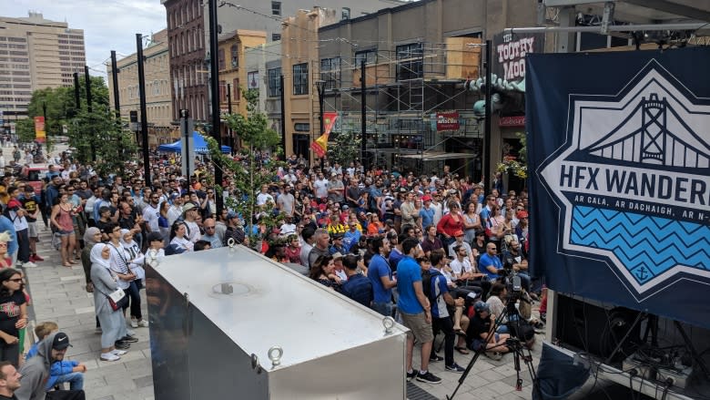 World Cup fans jam Argyle Street to watch France defeat Croatia 4-2