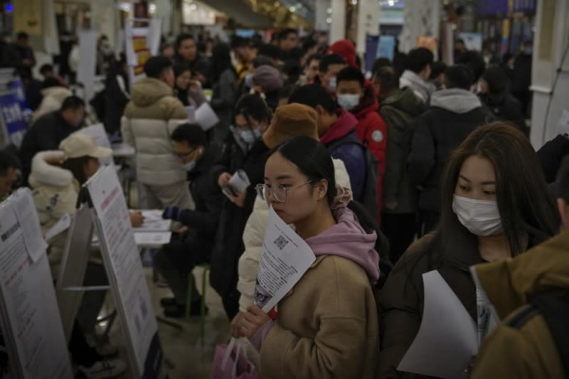 <cite>中國青年失業率高，中國年輕人找工作的競爭相當激烈。（AP）</cite>