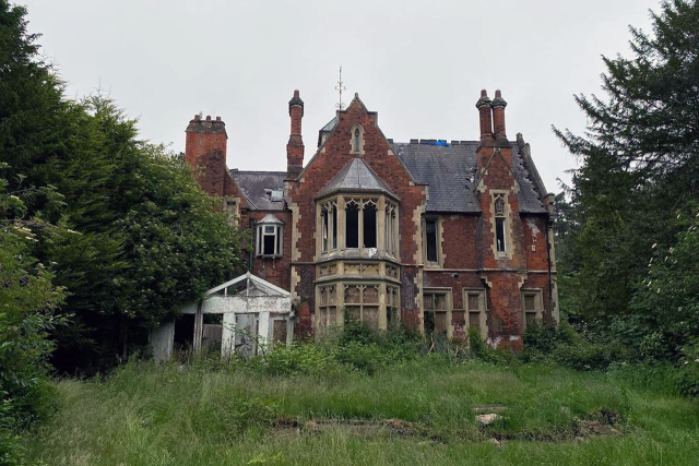 Las escalofriantes fotos de la casa victoriana abandonada durante 30 años