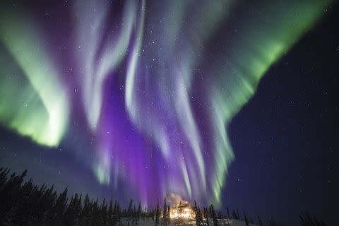 加拿大西北地區首府黃刀鎮（Yellowknife），位於北極圈以南400公里、北緯62°30’的極光帶區域內的絕佳地理位置 PHOTO CREDIT: 西北地區旅遊局