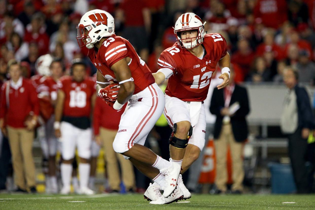 MADISON, WI – SEPTEMBER 01: Alex Hornibrook #12 of the Wisconsin Badgers hands the ball off to Jonathan Taylor #23 in the third quarter against the Utah State Aggies. (Photo by Dylan Buell/Getty Images)