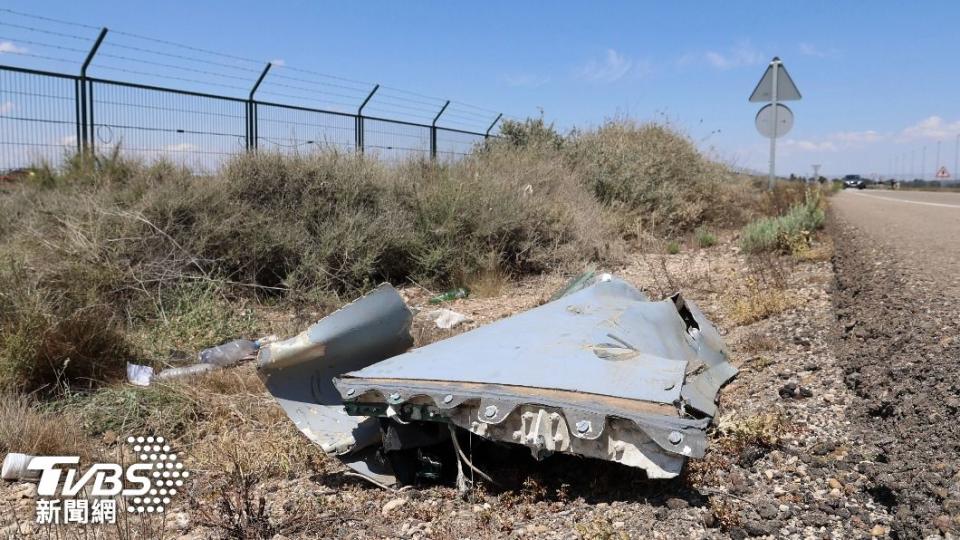 西班牙薩拉戈薩基地外尋獲的F/A-18大黃蜂戰機殘骸。（圖／達志影像美聯社）