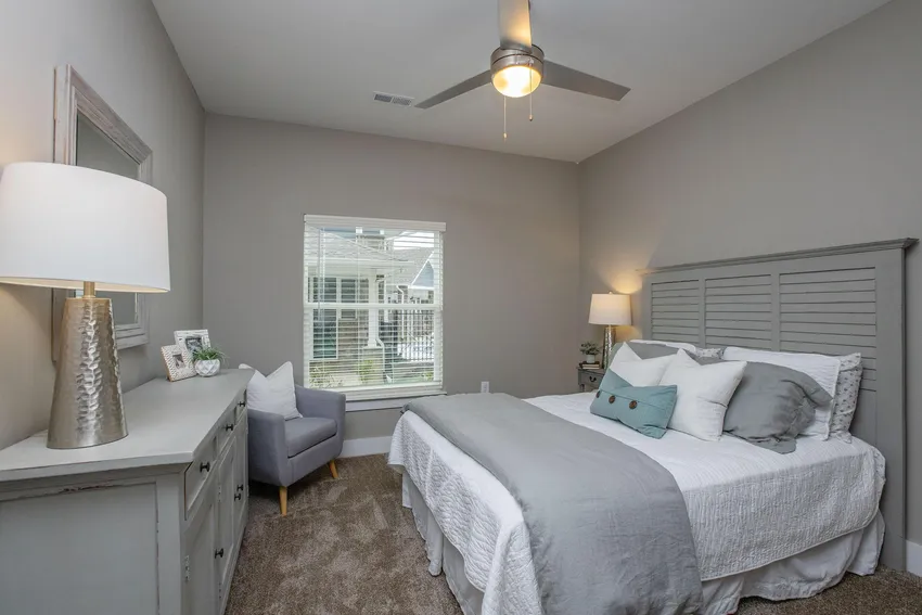 Located along Beaty Blvd in Gallatin, the 216-apartment community includes one and two-bedroom units, featuring nine-foot ceilings, walk-in closets and hardwood floors.