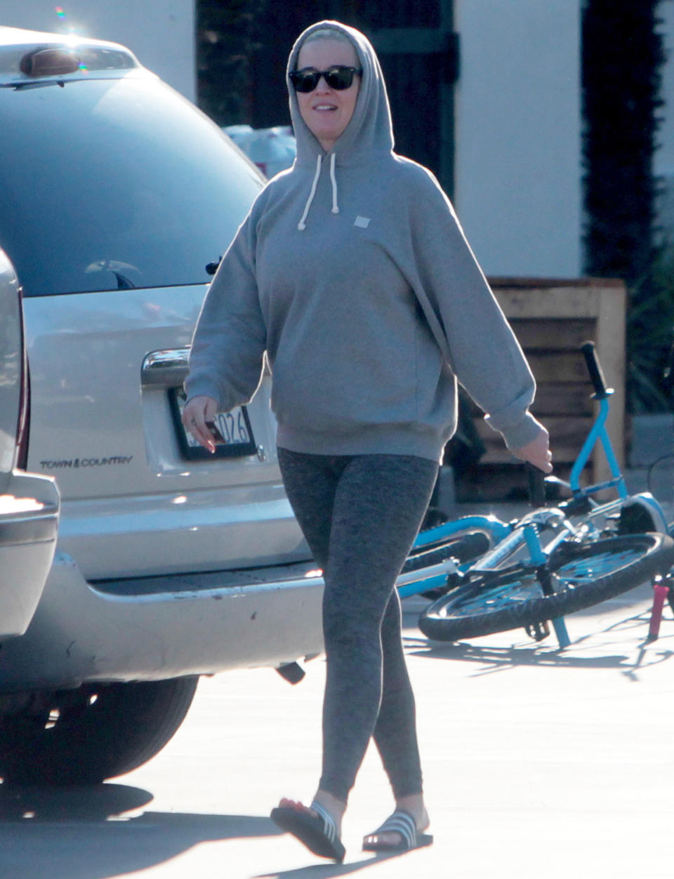 <p>Mom-to-be Katy Perry stops at a gas station in L.A. on Tuesday, looking comfy and cozy in an all-gray outfit. </p>