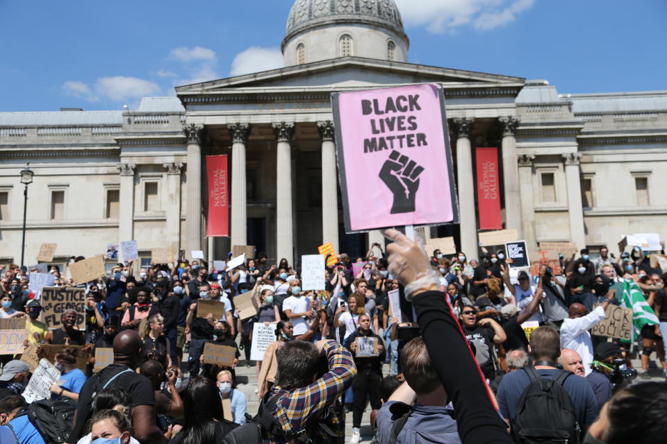 LONDON, UNITED KINGDOM - MAY 31: People gather during a protest over the death of George Floyd, an unarmed black man who died after being pinned down by a white police officer in USA, at Trafalgar Square on May 31, 2020 in London, United Kingdom. (Photo by Ilyas Tayfun Salci/Anadolu Agency via Getty Images)