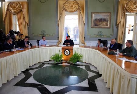 Venezuela's President Nicolas Maduro (C) speaks during a meeting with ministers in Caracas, Venezuela September 15, 2017. Miraflores Palace/Handout via REUTERS