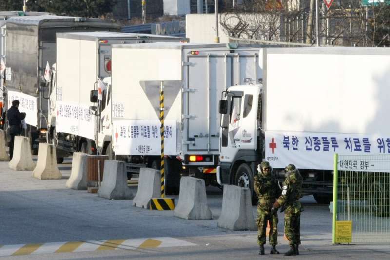 南韓運送救援物資到北韓。（AP）