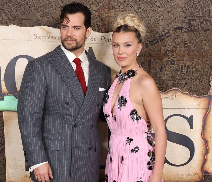 Henry Cavill y Millie Bobby Brown en la presentación de 'Enola Holmes 2'