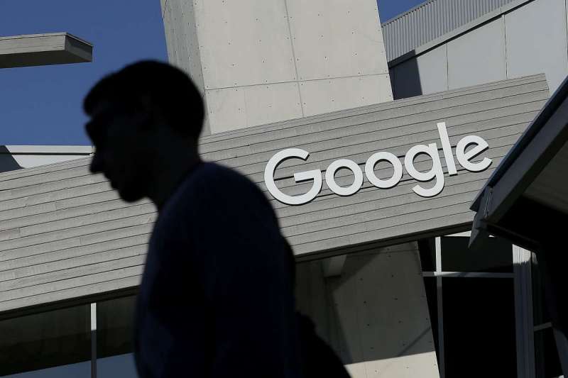 Google涉壟斷市場，恐遭歐盟開罰1551億。(美聯社)