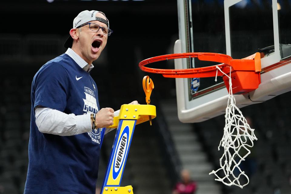 Connecticut Huskies head coach Dan Hurley