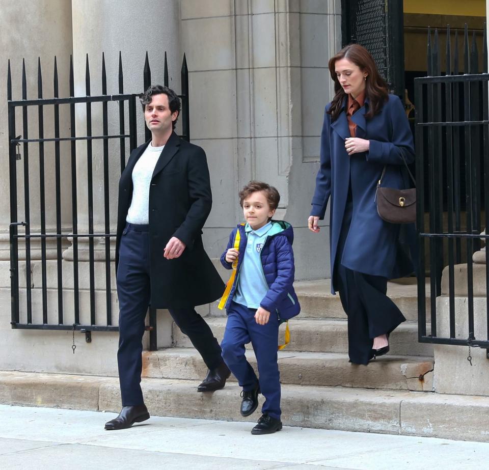 penn badgley, frankie demaio and charlotte ritchie filming you season 5