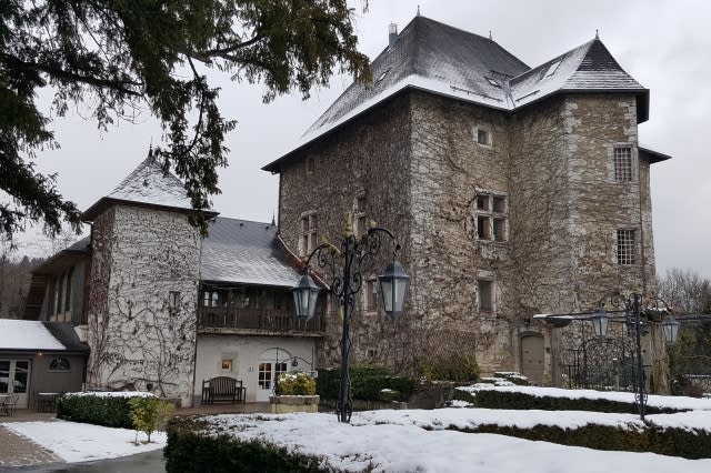 Chateau de Candie in winter