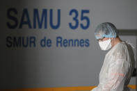 A medical staff closes his eyes as patients from Paris and infected with the Covid-19 virus are admitted at the emergency service of an hospital Sunday, April 5, 2020 in Rennes, western France. France is moving hundreds of critically ill COVID-19 patients around the country on specially fitted high-speed trains. The new coronavirus causes mild or moderate symptoms for most people, but for some, especially older adults and people with existing health problems, it can cause more severe illness or death. (AP Photo/David Vincent)