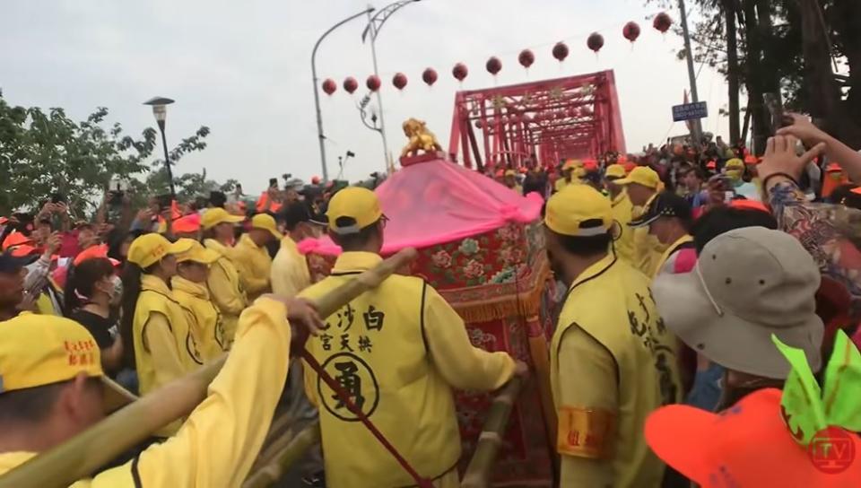 白沙屯媽祖選擇走西螺大橋渡過濁水溪，而非潦溪。（圖／翻攝自白沙屯媽祖網路電視台）