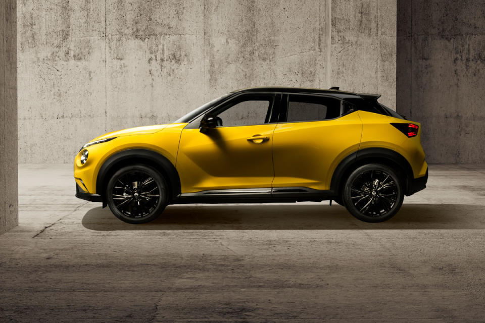 Juke Mc 2024 Exterior Iconic Yellow Body Color N Sport Profile View